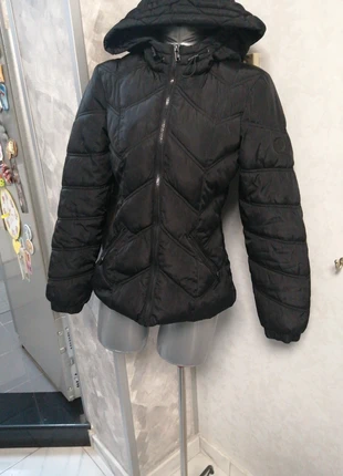 Piumino nero con cappuccio XS, marke: SH collection, zustand: Sehr gut, größe: XS / 34 / 6, 6,00 €, 7,00 € inklusive Vinted-Käuferschutz