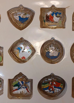 12 medaglioni metallici per addobbi natalizi, brand: Metallica, condizioni: Buone, €1.50, €2.28 include la Protezione acquisti