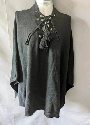 Poncho noir à lacets avec perles et pompons – Taille unique, état: Très bon état, taille: Taille unique, 14,00 €, 15,40 € Protection acheteurs (Pro) incluse