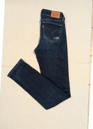 Jean Levi’s 712 Slim femme taille 25 avec patchs et effet usé, marke: Levi's, zustand: Sehr gut, größe: XS / 34 / 6, 17,99 €, 19,59 € inklusive Vinted-Käuferschutz
