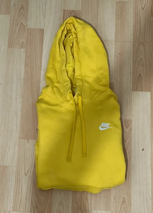 Pull Nike jaune taille S - Très bon état, marke: Nike, zustand: Sehr gut, größe: S, 13,90 €, 15,30 € inklusive Vinted-Käuferschutz