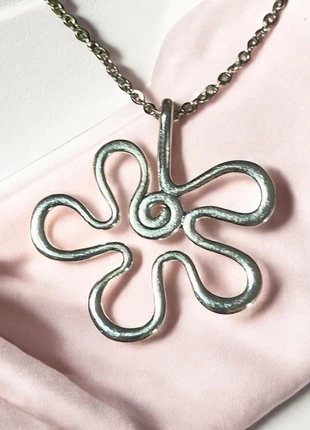Flower swirl necklace, brand: Flower, condition: Very good, €5.00, €5.95 includes Buyer Protection