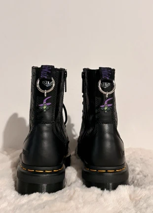 Bijoux pour Dr. Martens - Stram l’étrange Noël de Mr Jack’, marque: L'etrange noel de Mr Jack, état: Très bon état, 10,00 €, 11,20 € Protection acheteurs (Pro) incluse