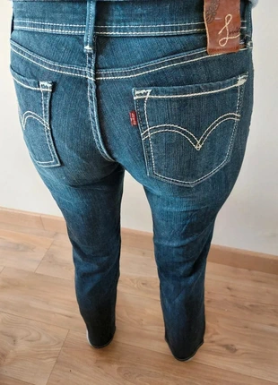 Jean Levi's droit. moulant haut , bleu,couture blanche . W27L32. Fr 38, marque: Levi's, état: Très bon état, taille: M / 38 / 10, 23,50 €, 25,38 € Protection acheteurs incluse