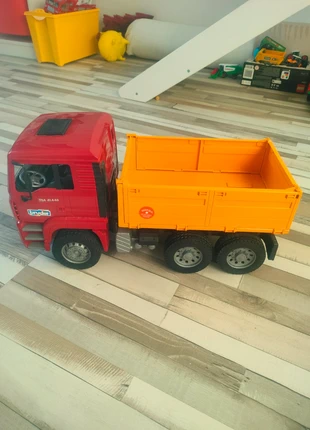 Bruder vrachtwagen, merk: Bruder, staat: Heel goed, maat: 12-18 maanden / 80 cm, € 7,99, € 9,09 inclusief Kopersbescherming
