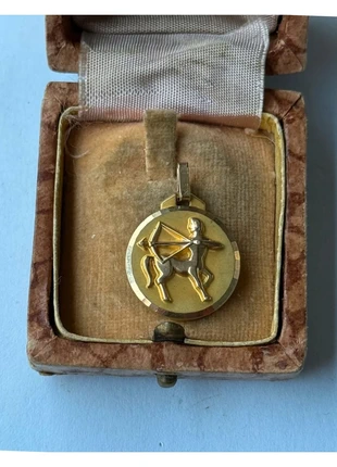 Pendentif vintage signe astrologique sagittaire en plaqué or FIX, marque: ORO, état: Bon état, 23,00 €, 24,85 € Protection acheteurs incluse
