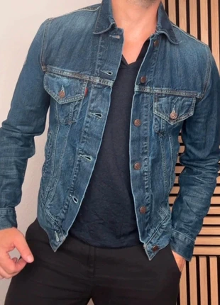 Veste en jean vintage Levi’s | Taille S | Bleu moyen logo rouge, marke: Levi Strauss & Co., zustand: Sehr gut, größe: S, 26,00 €, 28,00 € beinhaltet Vinted-Käuferschutz Pro