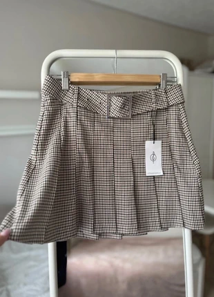 mini beige pleated skirt with a checked belt by Stradivarius, marque: Stradivarius, état: Neuf avec étiquette, taille: M / 38 / 10, 18,99 €, 20,64 € Protection acheteurs incluse