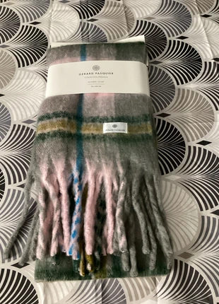 Écharpe Gérard Pasquier pastel chic. Harmonie & tendresse, marque: Gerard Pasquier, état: Neuf sans étiquette, 6,90 €, 7,95 € Protection acheteurs incluse