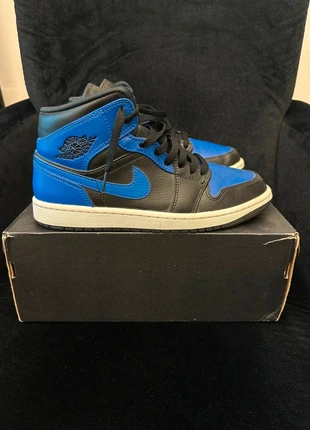 Nike Air Jordan 1 mid hyper royal tumbled leather 42, merk: Jordan, staat: Heel goed, maat: 42, € 90,00, € 95,20 inclusief Kopersbescherming