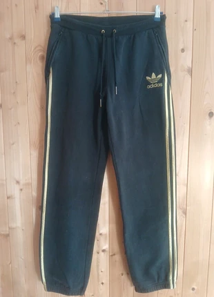 Jogging pantalon survêtement Adidas Chile 62 noir et or t. M, merk: adidas, staat: Heel goed, maat: M, € 18,00, € 19,60 inclusief Kopersbescherming Pro