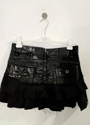 Minigonna upcycled- Costume National Ruffle Grunge Y2K, brand: Costume National, condizioni: Ottime, taglia: M / IT 42 / EU 38, €25.00, €26.95 include la Protezione acquisti