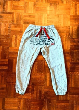 Jogging gris garçon 8/9 ans – marque Original avec une poche et des inscriptions floquées, marke: Original, zustand: Sehr gut, größe: 9 Jahre / 134, 1,50 €, 2,28 € inklusive Vinted-Käuferschutz