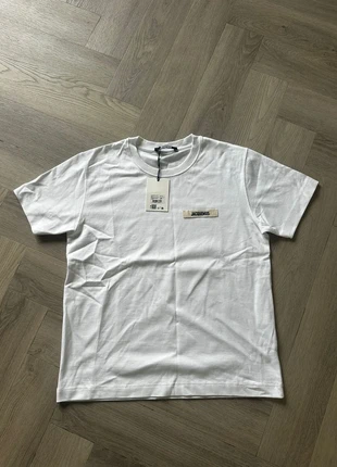 Jacquemus t shirt, merk: Jacquemus, staat: Nieuw met prijskaartje, maat: M, € 95,00, € 100,45 inclusief Kopersbescherming