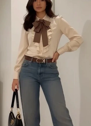 Chemisier crème à volants avec gros nœud marron, style vintage élégant. taille M, marca: Vintage Dressing, estado: Muito bom, tamanho: M / 38 / 10, €43.90, €46.80 inclui Proteção do Comprador