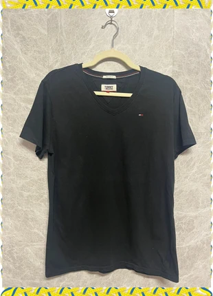 Camiseta Tommy Hilfiger negra regular fit con logo pequeño bordado, talla S, brand: Tommy Hilfiger, condizioni: Ottime, taglia: S, €9.00, €10.15 include la Protezione acquisti