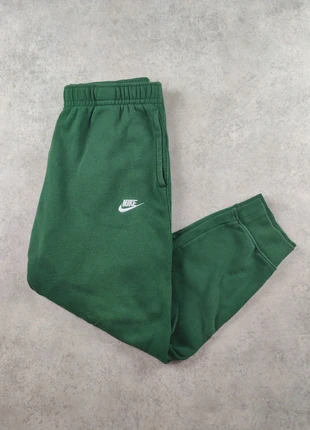 Survêtement / Jogging Nike club fleece logo brodé | Taille L | Vert, brand: Nike, condizioni: Ottime, taglia: L, €20.00, €21.70 include la Protezione acquisti