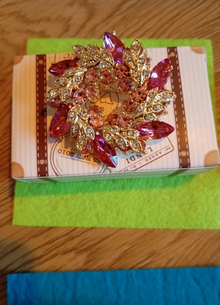 Broche avec la boîte, brand: luxe.fr, condition: Very good, €5.00, €5.95 includes Buyer Protection Pro