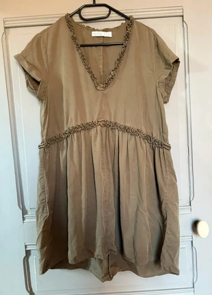 💚 Robe Zara Kaki M, marque: Zara, état: Très bon état, taille: M / 38 / 10, 8,00 €, 9,10 € Protection acheteurs incluse