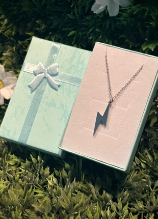 Collier homme chaîne argenté pendentif éclair mode élégant minimaliste bijoux, marca: Good Vibes, estado: Novo sem etiquetas, €7.90, €9.00 inclui Proteção do Comprador Pro