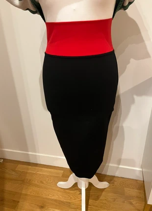 Jupe crayon noire taille haute avec bande rouge – Élégante, merk: nana baila, staat: Heel goed, maat: S / 36 / 8, € 12,00, € 13,30 inclusief Kopersbescherming