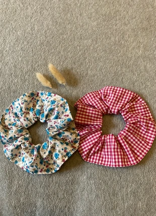 Lot chouchous vichy fleuri, marque: liberty, état: Neuf sans étiquette, 10,00 €, 11,20 € Protection acheteurs incluse