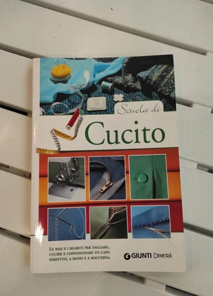 Scuola di Cucito - Guida Completa per Principianti ed Esperti, condizioni: Ottime, €5.00, €5.95 include la Protezione acquisti