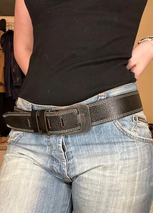 Black belt, merk: Vintage Dressing, staat: Heel goed, maat: 105 cm, € 15,00, € 16,45 inclusief Kopersbescherming