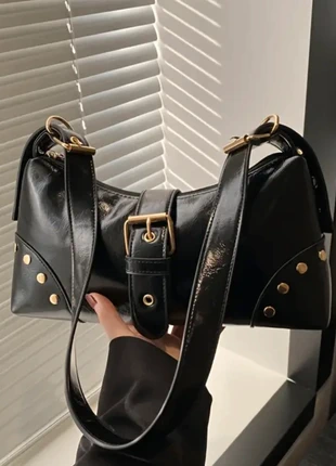 Sac noir effet cuir détails dorés tendance, condition: Very good, €16.00, €17.50 includes Buyer Protection