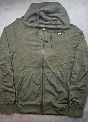 Veste a capuche sport matiere style coupe-vent Nike • Taille S • Couleur kaki, marque: Nike, état: Très bon état, taille: S, 14,00 €, 15,40 € Protection acheteurs (Pro) incluse