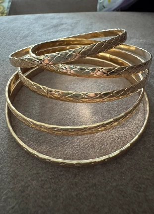 Set van 5 paar gouden armbanden, merk: Zara, staat: Nieuw zonder prijskaartje, € 6,50, € 7,53 inclusief Kopersbescherming