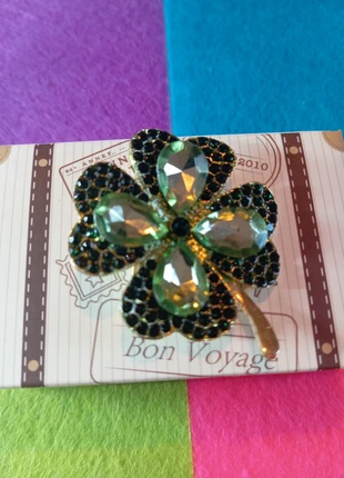 Broche avec la boîte, marque: Broche.fr, état: Très bon état, 5,00 €, 5,95 € Protection acheteurs (Pro) incluse