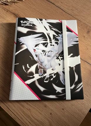 Classeur Pokémon Reshiram Flamme Blanche, marque: Pokémon, état: Neuf sans étiquette, 10,00 €, 11,20 € Protection acheteurs incluse