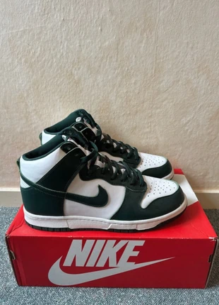 Nike dunk high sp spartan green maat 45 nieuw, brand: Nike, condizioni: Nuovo con cartellino, taglia: 45, €70.00, €74.20 include la Protezione acquisti