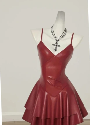 Mini-robe corset simili cuir bordeaux à volants - style y2k gothique rock, brand: Atelier Retro, condition: Very good, size: S / 36 / 8, €40.00, €42.70 includes Buyer Protection