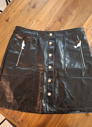 Jupe courte simili neuve avec étiquette, marque: Naf Naf, état: Neuf avec étiquette, taille: L / 40 / 12, 12,00 €, 13,30 € Protection acheteurs incluse