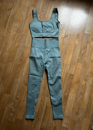 Tenue de sport fitness - Brassière & Legging compressif - Vide dressing tendance, brand: Shein, condizioni: Ottime, taglia: S / IT 40 / EU 36, €9.00, €10.15 include la Protezione acquisti