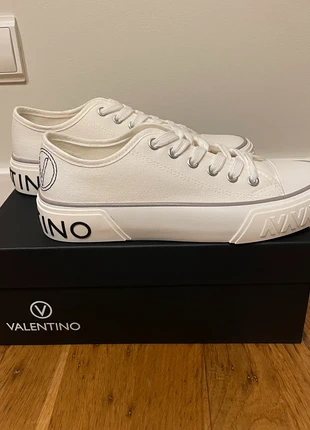 Valentino Low-Top Luxury Canvas Sneakers – White – Size 39, new with tags, marca: Valentino, estado: Nuevo con etiquetas, tamaño: 39, 89,90 €, 95,10 € Protección al comprador incluida