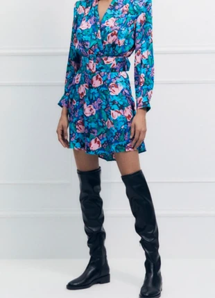 Vestido floral Sfera con cinturón, brand: Sfera, condizioni: Nuovo senza cartellino, taglia: M / IT 42 / EU 38, €15.00, €16.45 include la Protezione acquisti