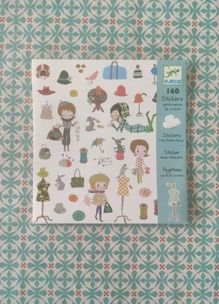 Djeco 160 stickers petite maison de couture, merk: Djeco, staat: Nieuw met prijskaartje, maat: 6 jaar / 116 cm, € 7,00, € 8,05 inclusief Kopersbescherming
