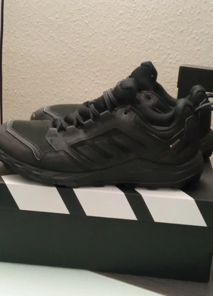 Adidas 42,2/3, marca: adidas, estado: Satisfactorio, tamaño: 42,5, 20,00 €, 21,70 € Protección al comprador incluida