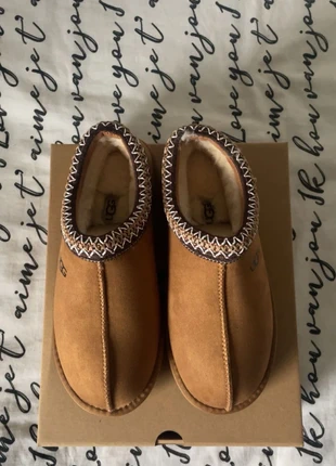 UGG Neufs avec Étiquette – Modèle Tasman Maroon– Taille 39, marke: UGG, zustand: Neu, mit Etikett, größe: 39, 65,00 €, 68,95 € inklusive Vinted-Käuferschutz
