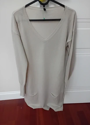 #Benetton- abito lungo in maglia di lana con scollo a V e maniche lunghe di colore beige, marque: Benetton, état: Bon état, taille: L / 40 / 12, 9,00 €, 10,15 € Protection acheteurs incluse
