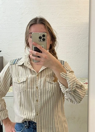 Chemise avec broderie sur les épaules style vintage, marque: isabella ´s closets, état: Très bon état, taille: S / 36 / 8, 6,00 €, 7,00 € Protection acheteurs incluse