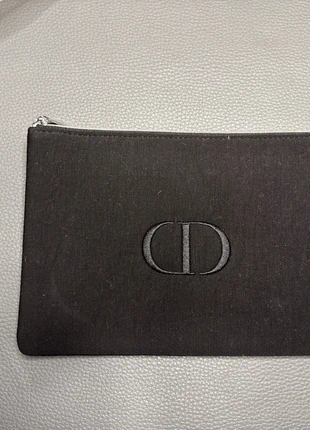Pochette Christian Dior noire zippé neuve, marque: Christian Dior, état: Neuf sans étiquette, 10,00 €, 11,20 € Protection acheteurs incluse