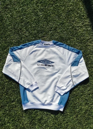 Sweat vintage Umbro 00s blanc et bleu taille S, logo brodé, marque: Umbro, état: Très bon état, taille: S, 42,00 €, 44,80 € Protection acheteurs incluse