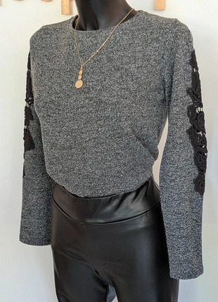 Magnifique 😍 Pull gris chiné manches dentelle noire Taille M Bonobo, merk: Bonobo, staat: Heel goed, maat: M / 38 / 10, € 10,00, € 11,20 inclusief Kopersbescherming Pro