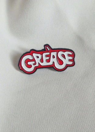 Pin's Grease du film culte neuf, condition: New with tags, €3.50, €4.38 includes Buyer Protection