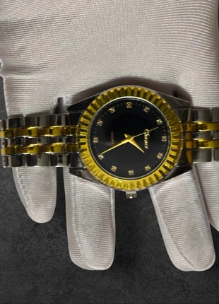 Stainless Steel Watch – Two-Tone Gold and Silver, brand: y2k, condizioni: Nuovo senza cartellino, taglia: Taglia unica, €15.00, €16.45 include la Protezione acquisti