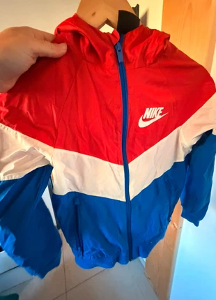 Veste imperméable, marque: Nike, état: Très bon état, taille: 9 ans / 134 cm, 5,00 €, 5,95 € Protection acheteurs incluse